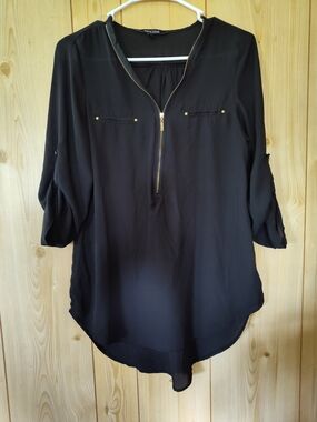 New Look Black Zip-Front Tunic Blouse with Gold Accents